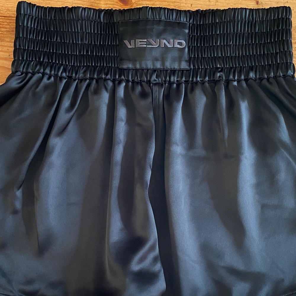 Veynd Women’s Boxing  v-lyte technical short 3 inch inseam never worn size M